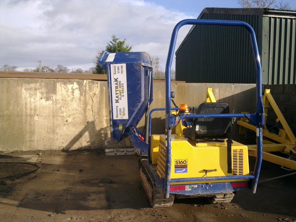 1.6t Canycom  swivel skip 2007 600hrs