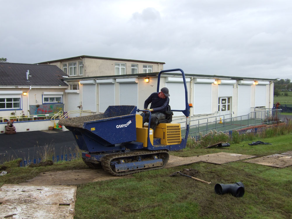 1.6t canycom working drainage job cumnock 001