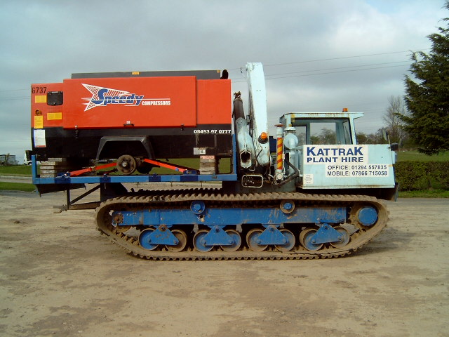 Tracked flatbed with generator